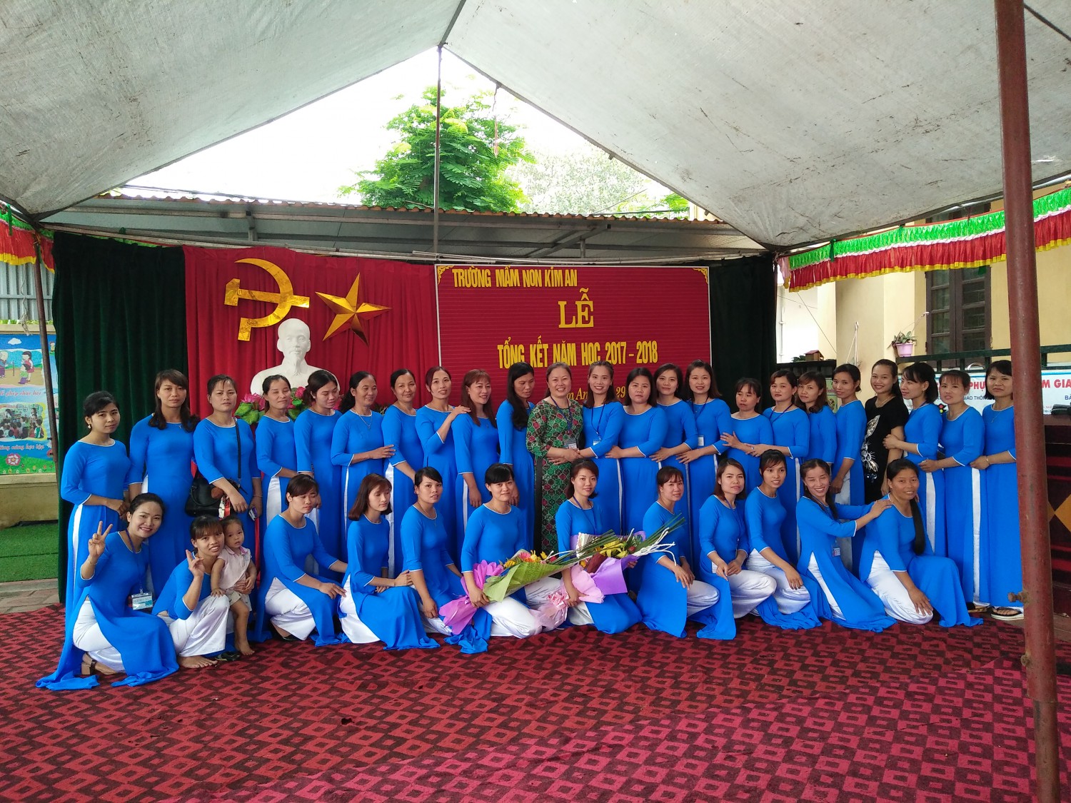 Ảnh tập thể CBGVNV trường MN Kim An